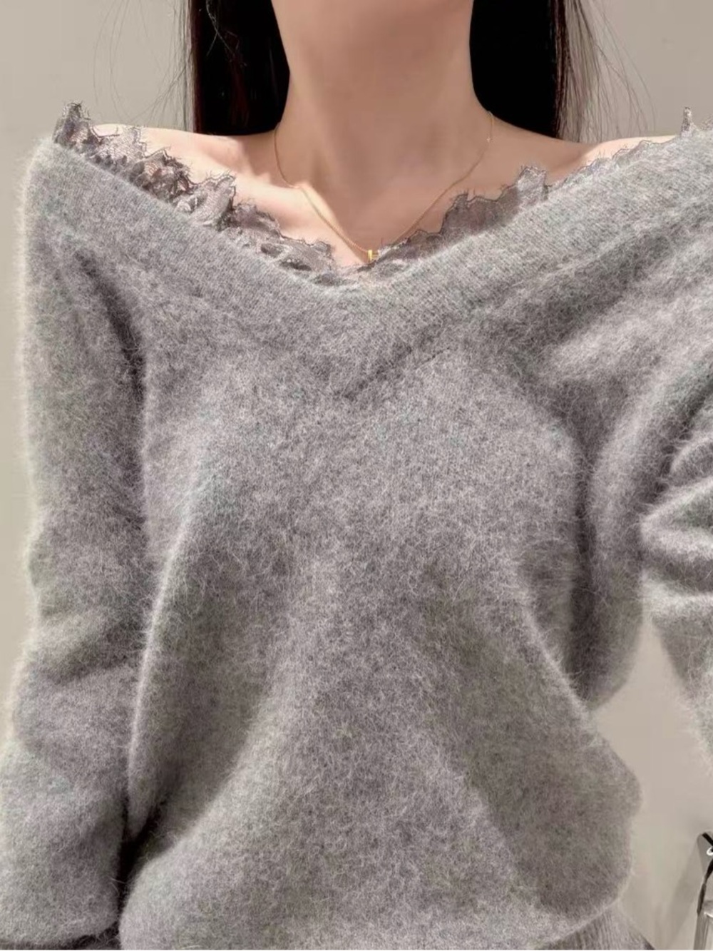 SNIDEL Soft V-Neck Lace Sweater - Gray